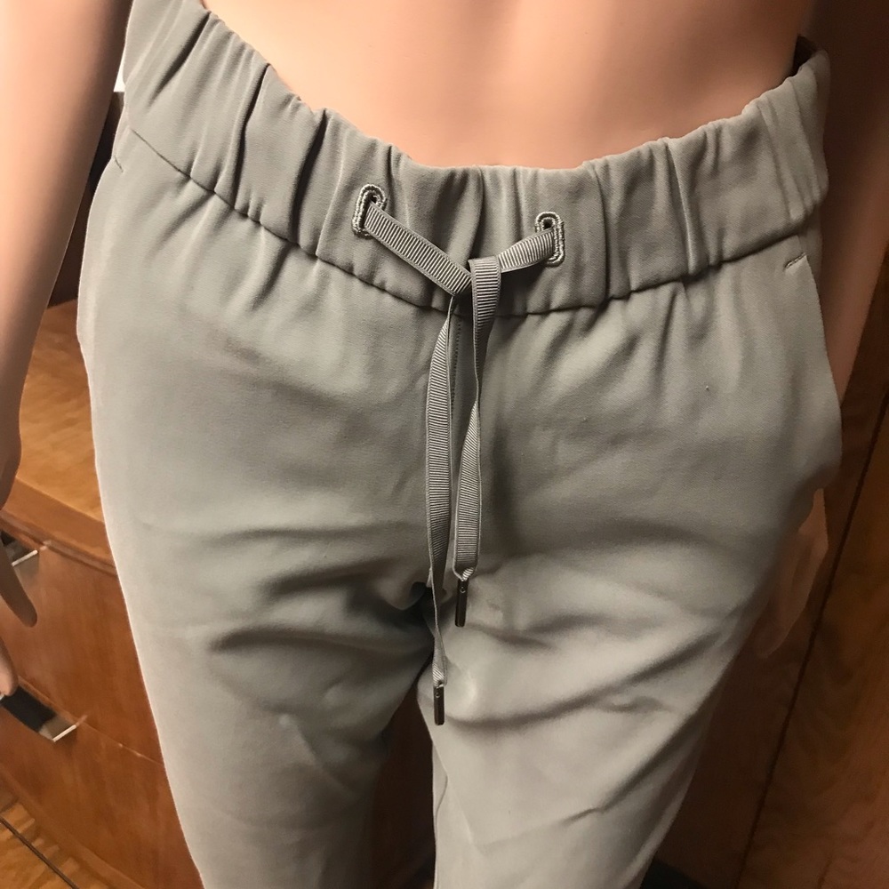 Lululemon On The Fly-7/8 Pant* Woven-Gray Sage-Size 2-Good Condition - Picture 7 of 16